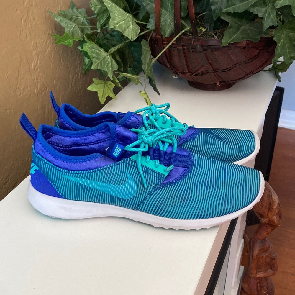 Nike Vibrant Blue and Teal Sneakers